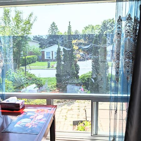 Renovated Cozy Bedroom With Private Washroom Торонто Экстерьер фото