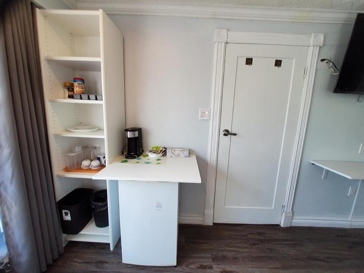 Renovated Cozy Bedroom With Private Washroom Торонто Экстерьер фото