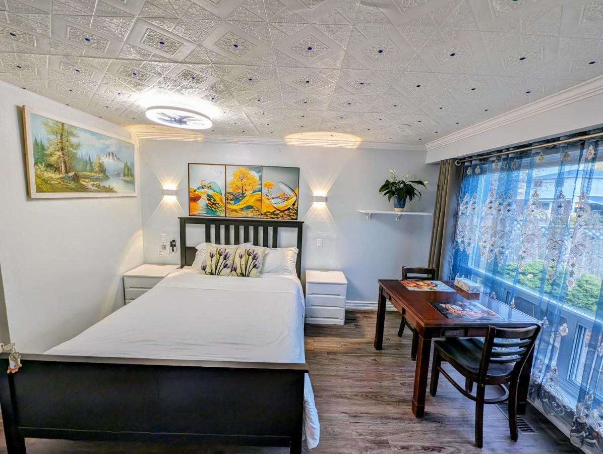 Renovated Cozy Bedroom With Private Washroom Торонто Экстерьер фото