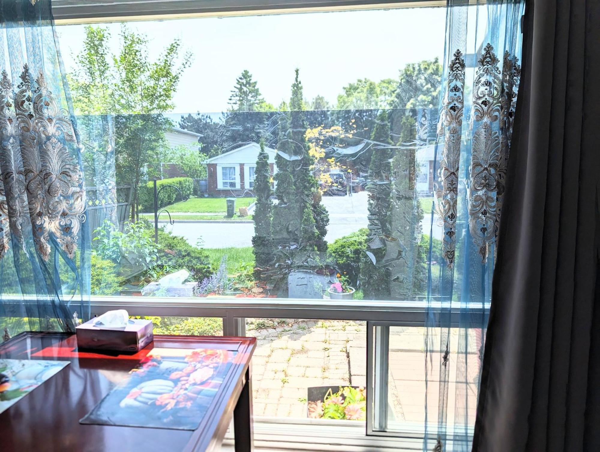 Renovated Cozy Bedroom With Private Washroom Торонто Экстерьер фото